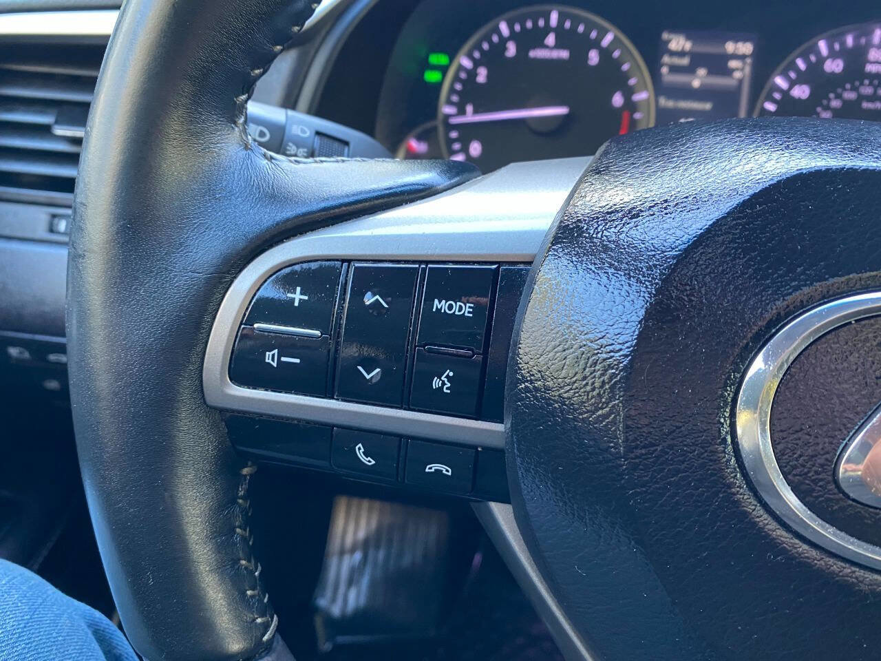 Used 2017 Lexus RX 350 AWD w/ Luxury Package image 23