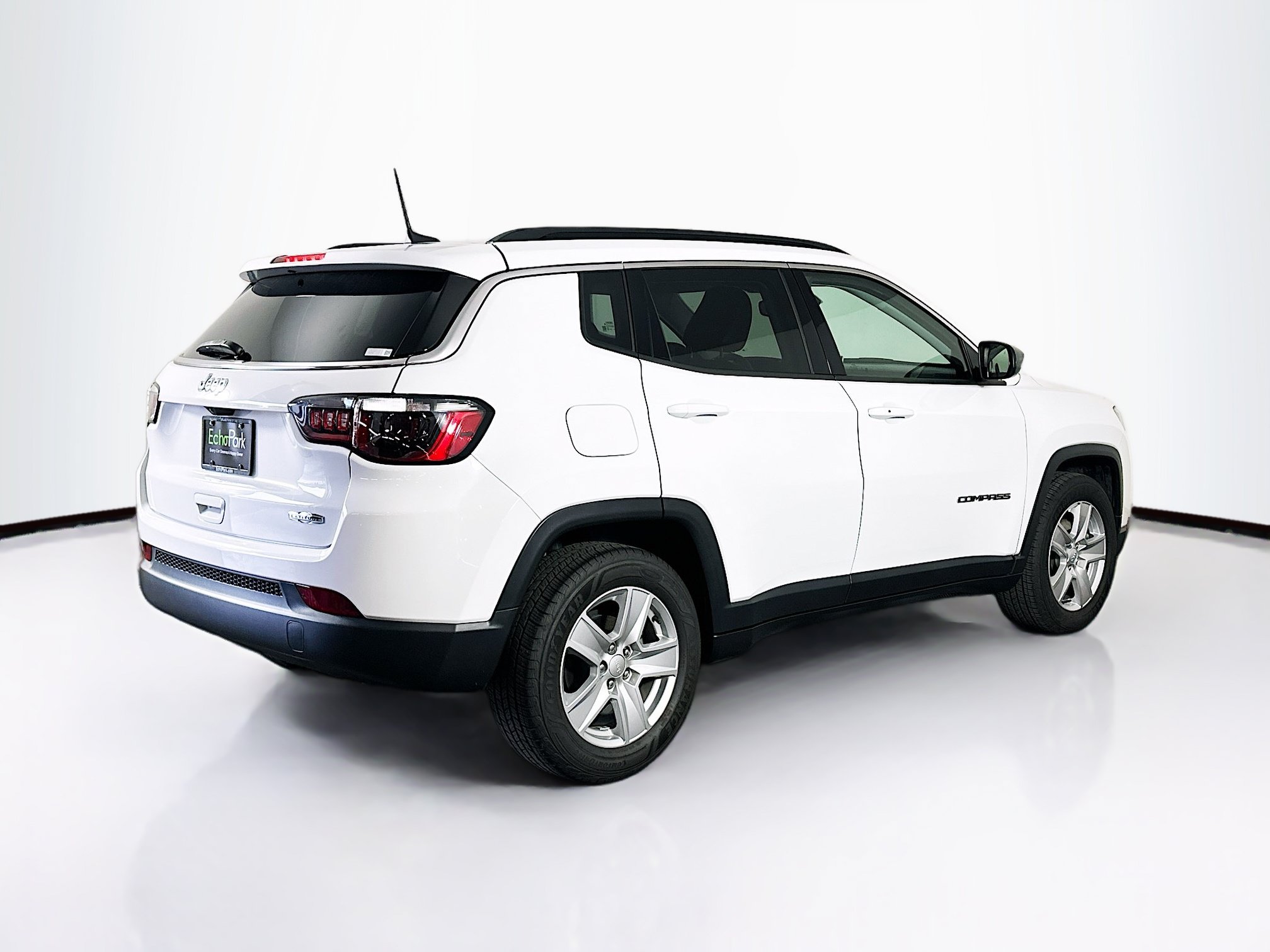 Used 2022 Jeep Compass Latitude FWD image 9
