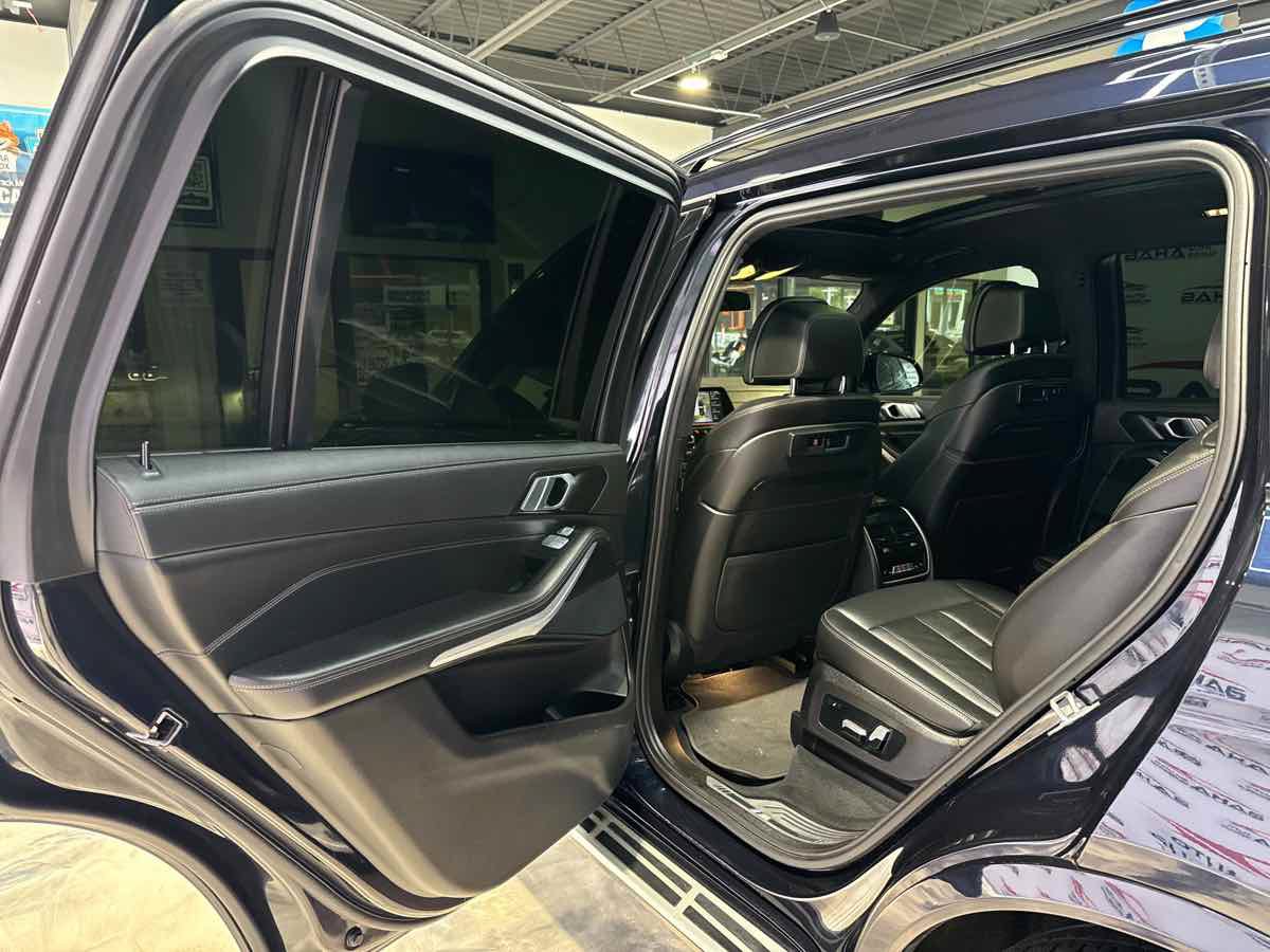 Used 2022 BMW X7 xDrive40i w/ M Sport Package AWD/4WD image 33