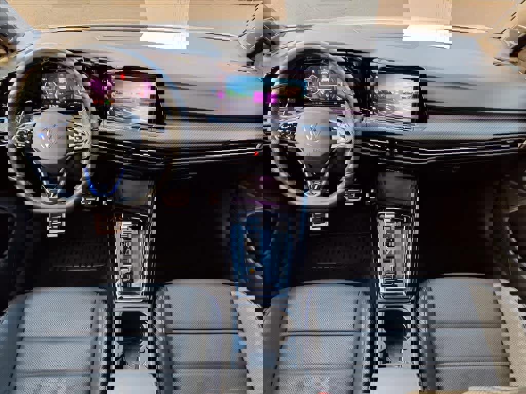 Used 2024 Volkswagen Golf R image 11