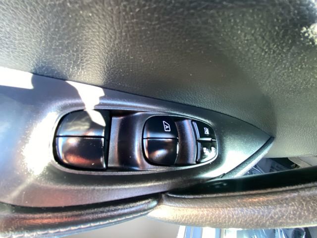 Used 2018 Nissan Rogue S image 17