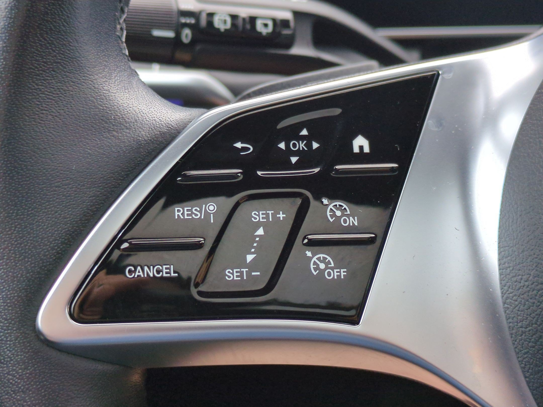 Certified 2025 Mercedes-Benz GLC 300 4MATIC image 18