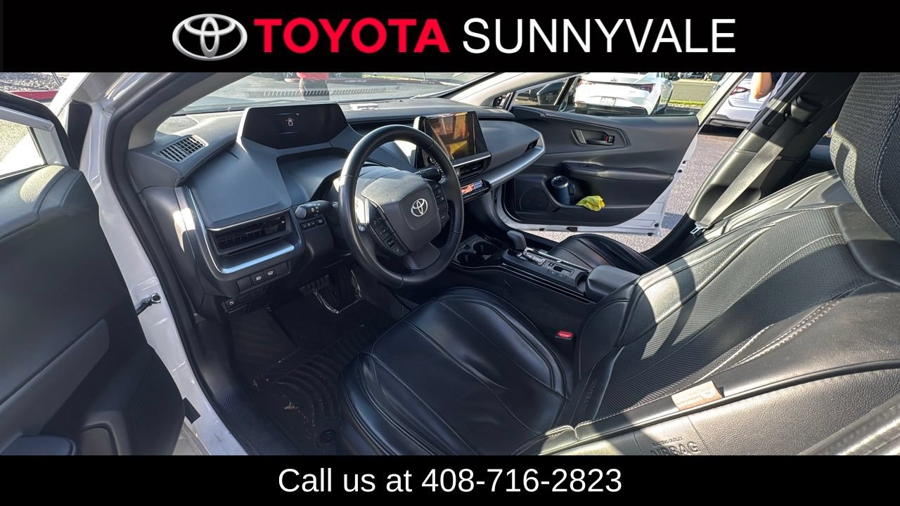 Used 2025 Toyota Prius LE FWD image 4