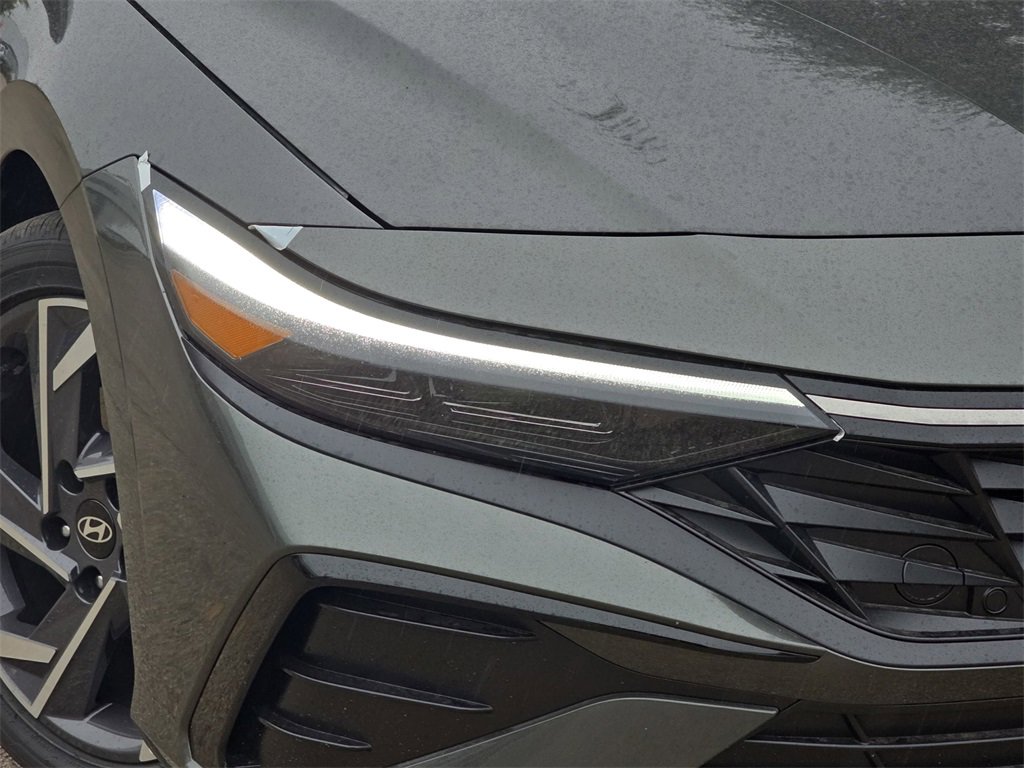 New 2026 Hyundai Elantra Limited image 30