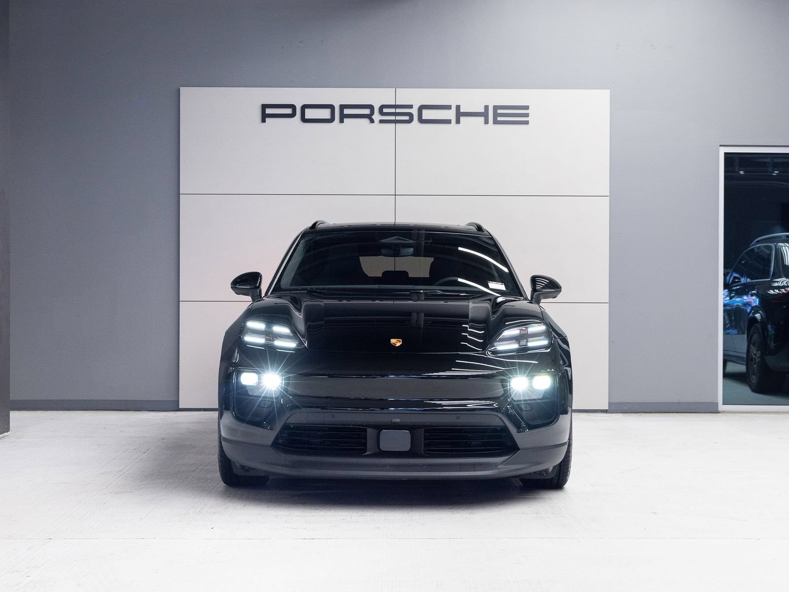 Certified 2026 Porsche Macan 4 Electric AWD/4WD image 10