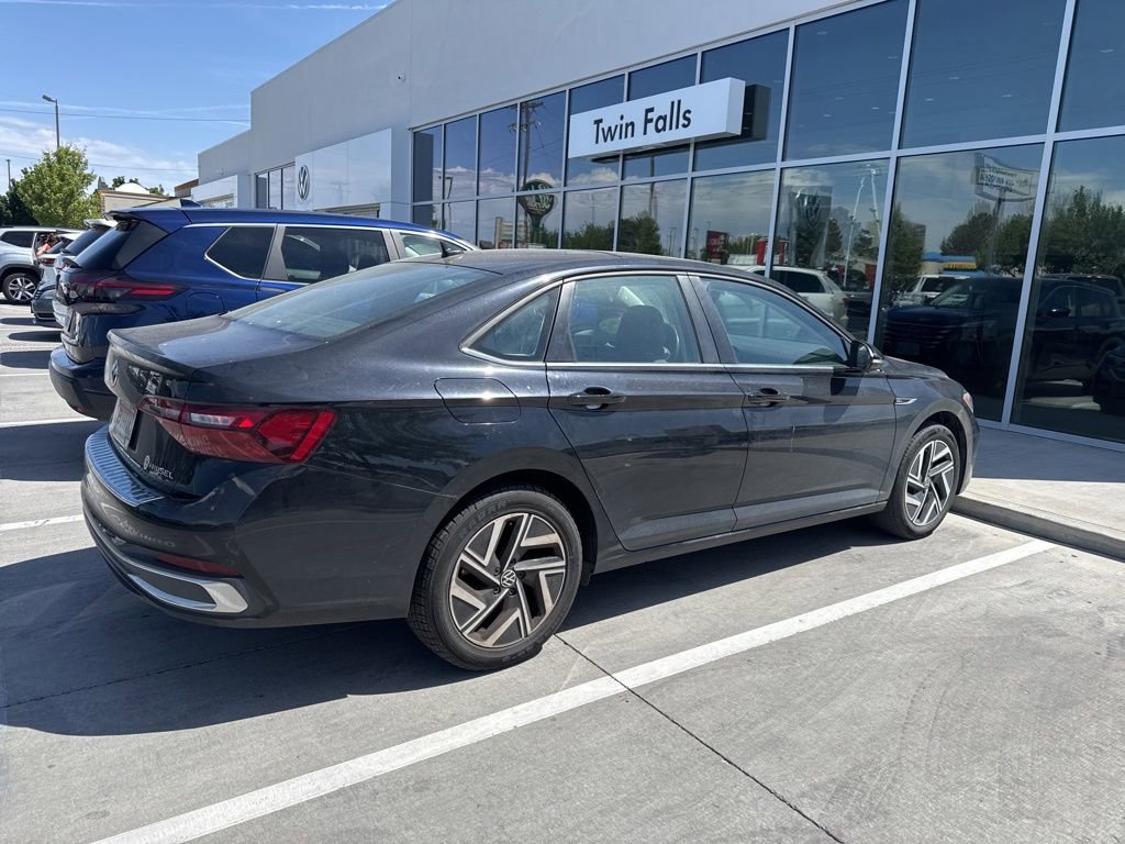 Used 2023 Volkswagen Jetta SEL FWD image 6