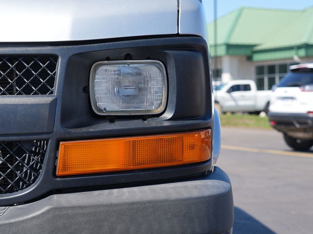Used 2016 Chevrolet Express 2500 LS RWD image 9