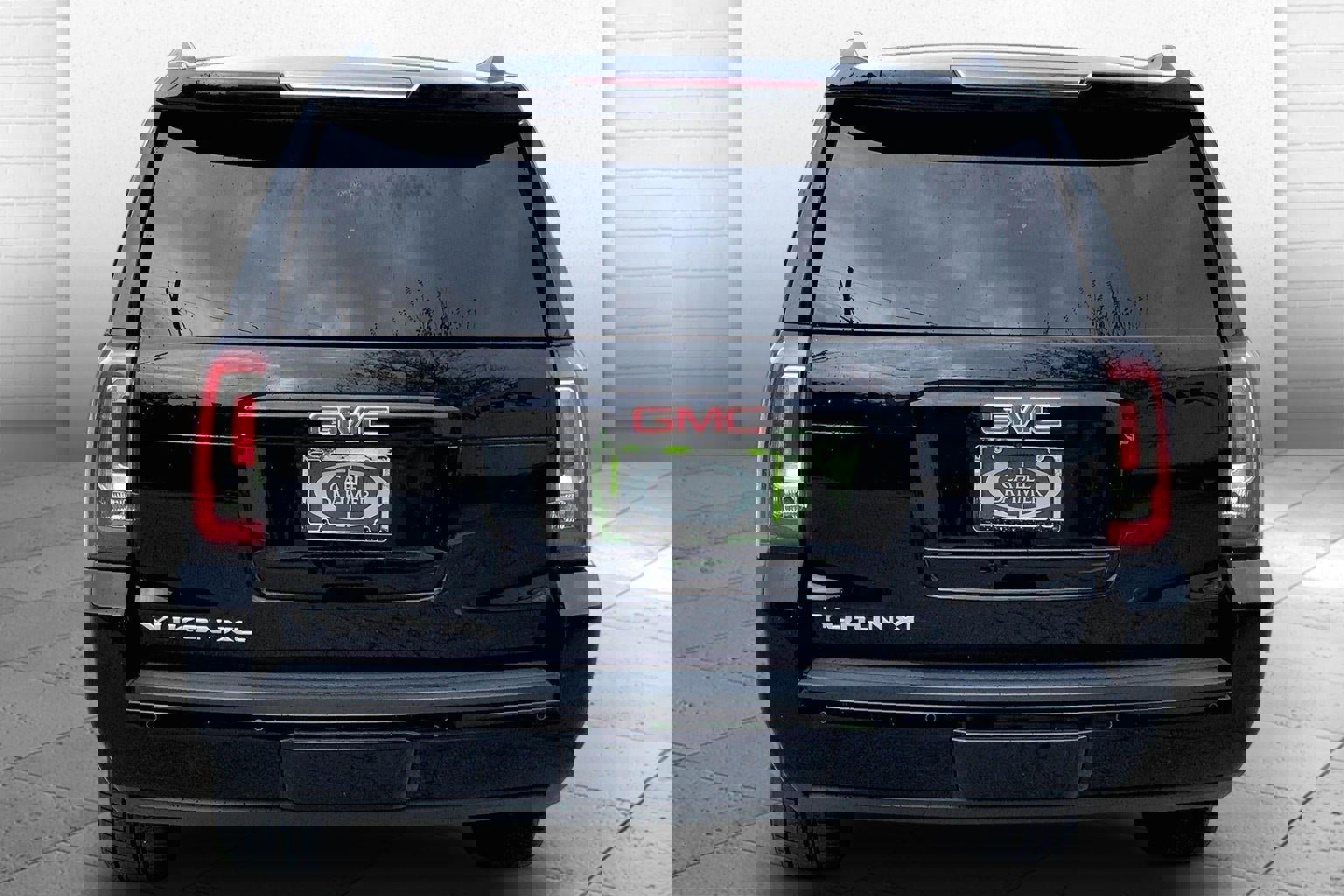 Used 2018 GMC Yukon XL SLT w/ Open Road Package AWD/4WD image 3