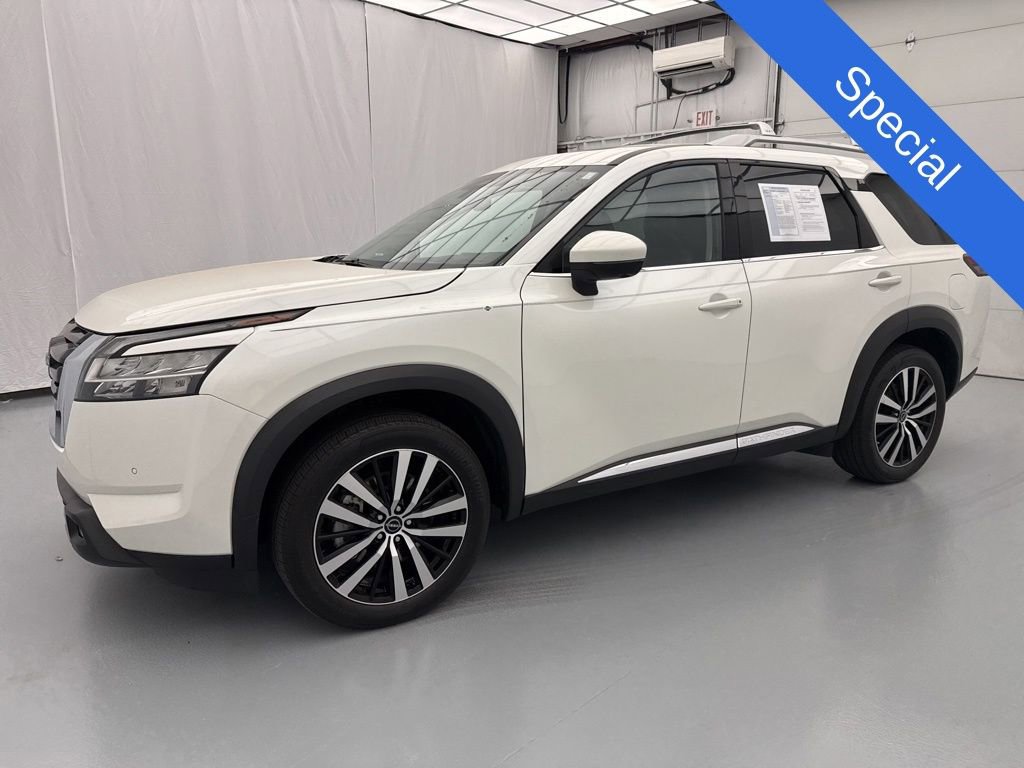 Used 2023 Nissan Pathfinder Platinum AWD/4WD image 3