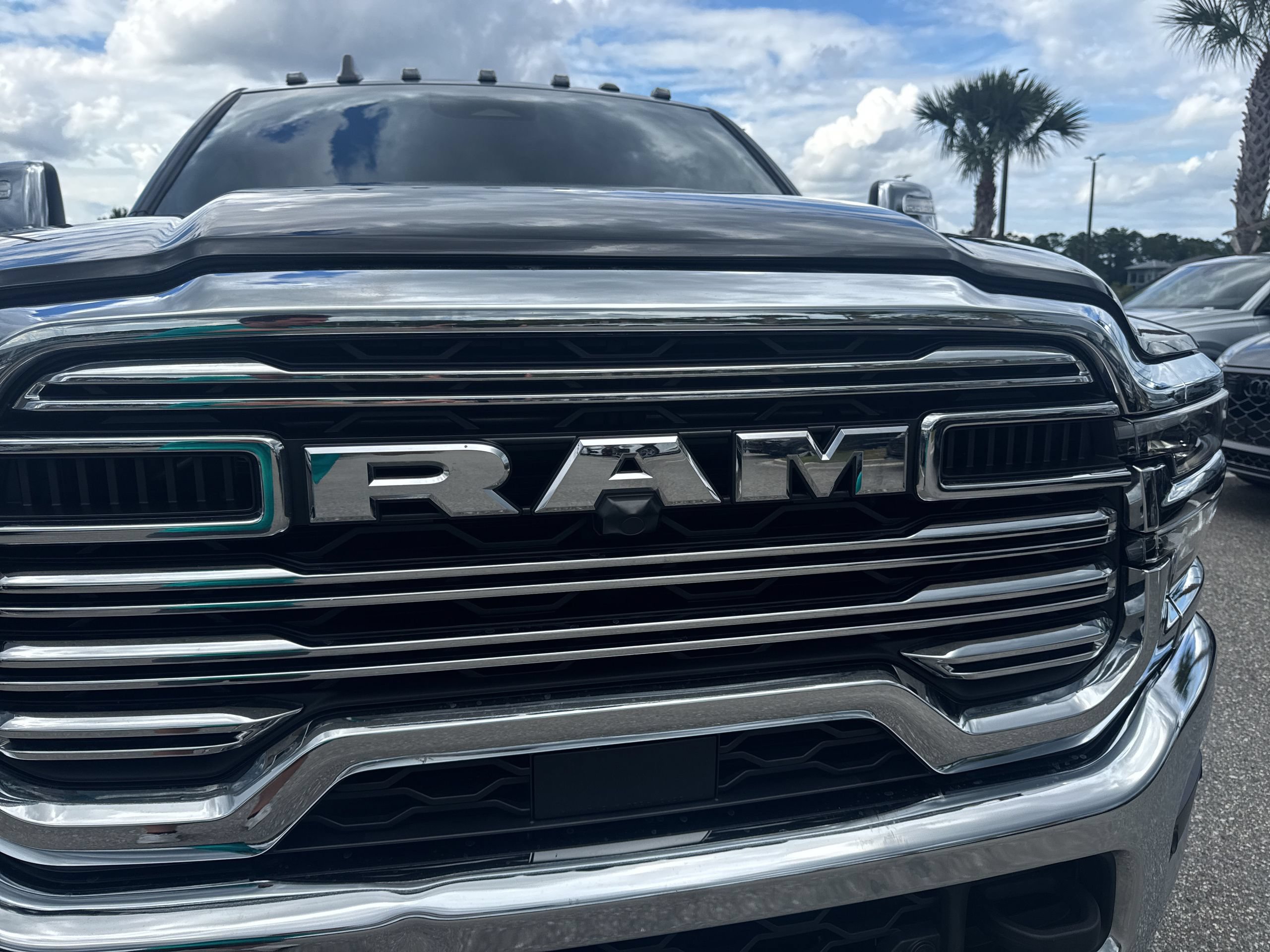 Used 2025 RAM 2500 Laramie AWD/4WD image 10