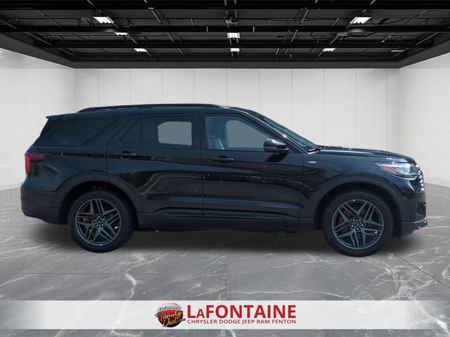 Used 2025 Ford Explorer ST-Line w/ ST-Line Street Pack AWD/4WD image 6