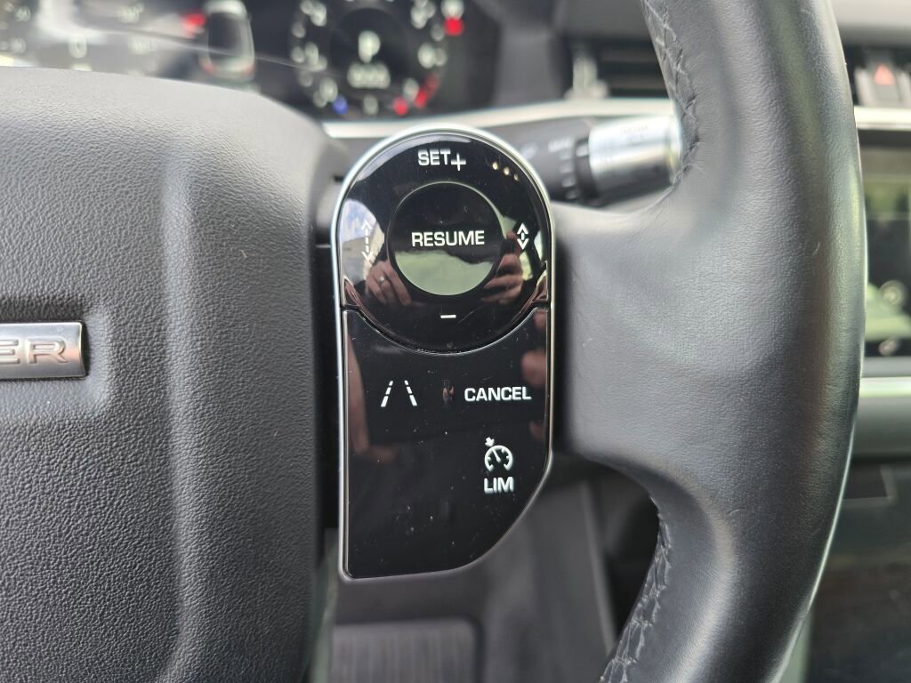 Used 2020 Land Rover Range Rover Evoque SE image 26