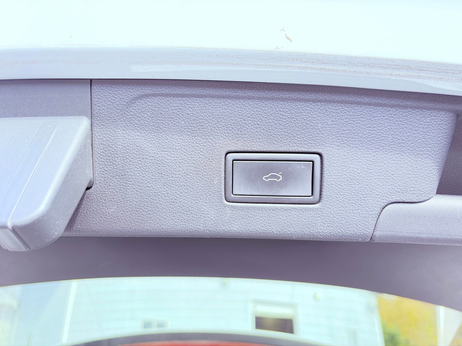 Used 2021 Volkswagen Atlas Cross Sport SE image 10