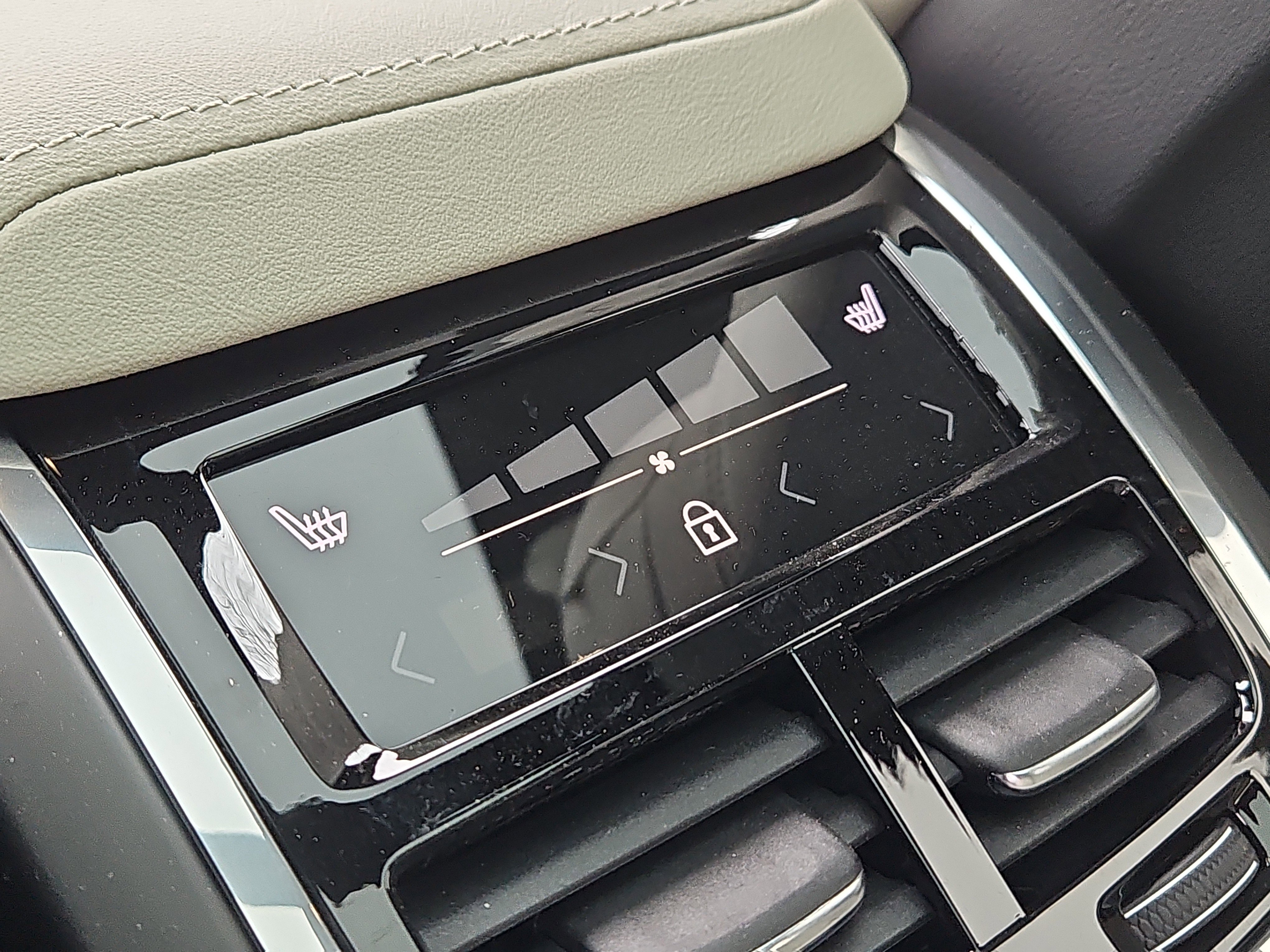 New 2026 Volvo V60 B5 Cross Country Ultra w/ Protection Package Premier image 12