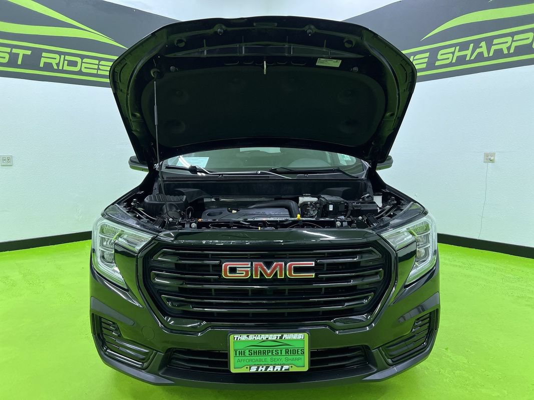 Used 2024 GMC Terrain SLE w/ Driver Convenience Package FWD image 4