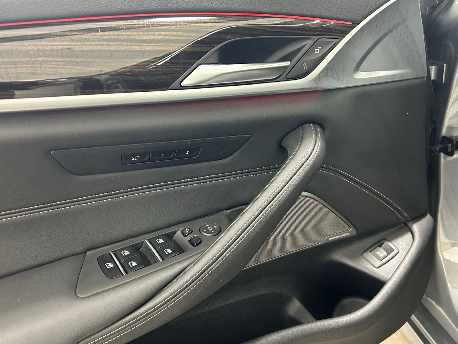 Used 2023 BMW 540i xDrive w/ Premium Package image 25