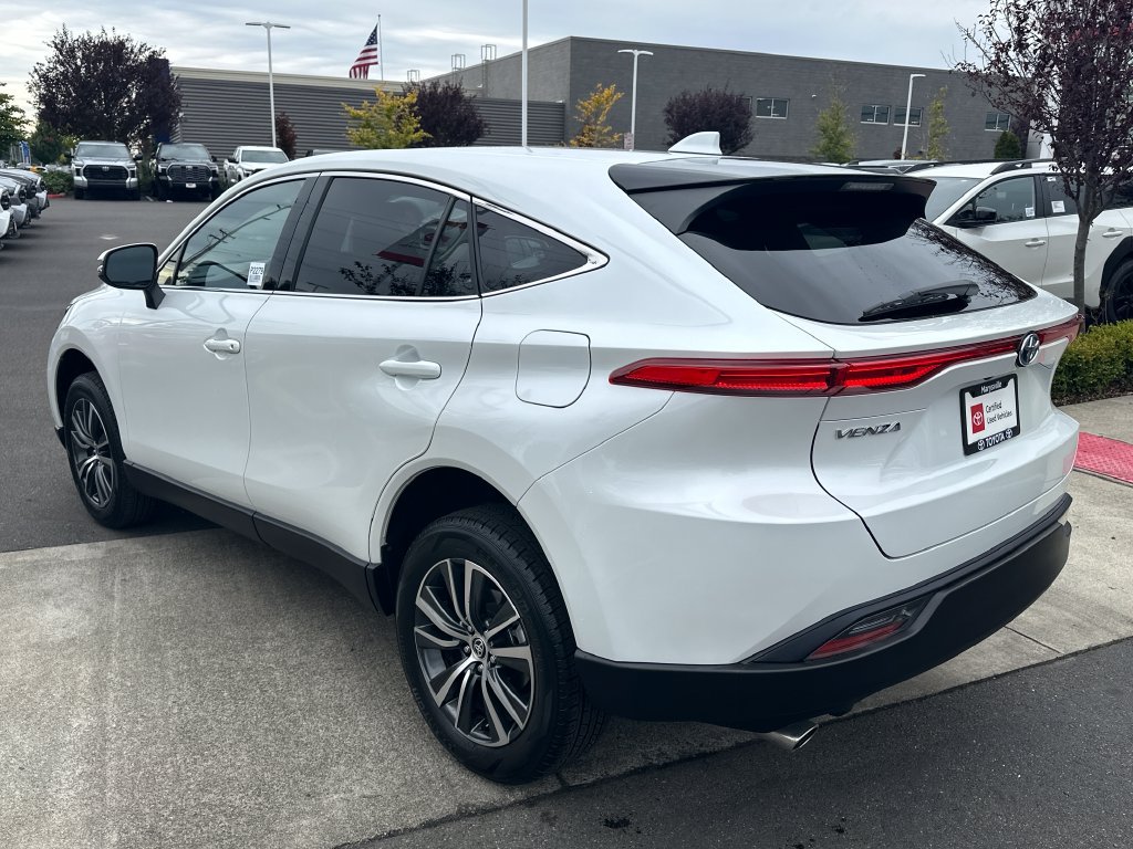 Certified 2024 Toyota Venza LE AWD/4WD image 3