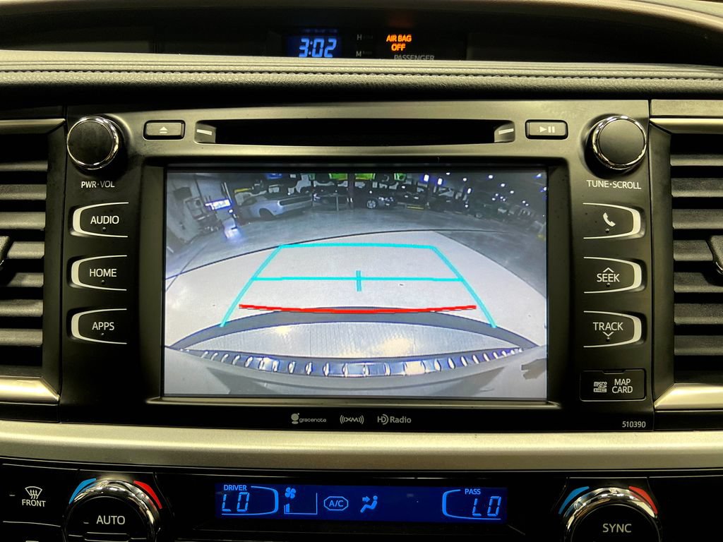Used 2019 Toyota Highlander XLE AWD/4WD image 12