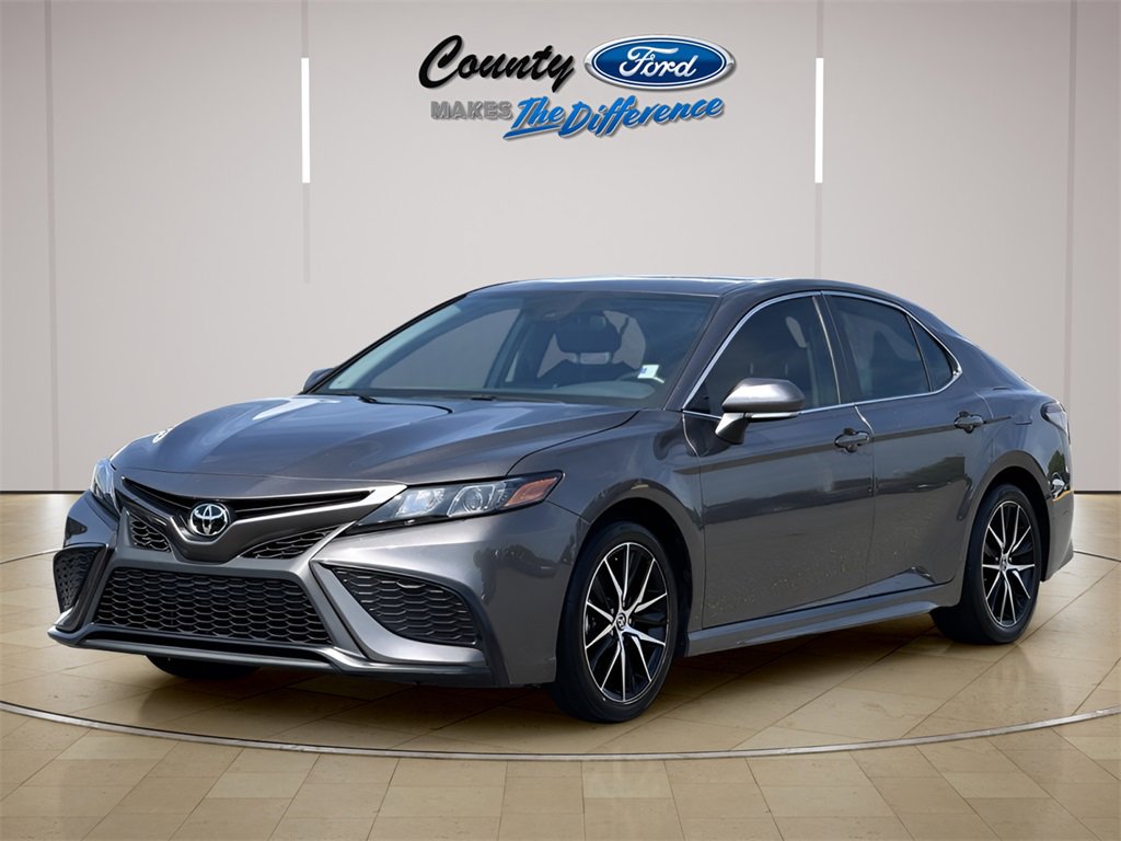 Used 2024 Toyota Camry SE image 2