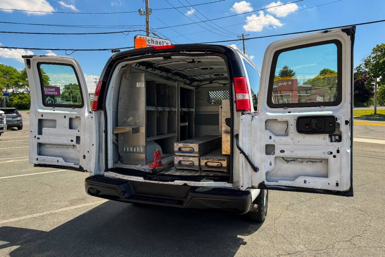 Used 2018 Chevrolet Express 2500 w/ Driver Convenience Package RWD image 17