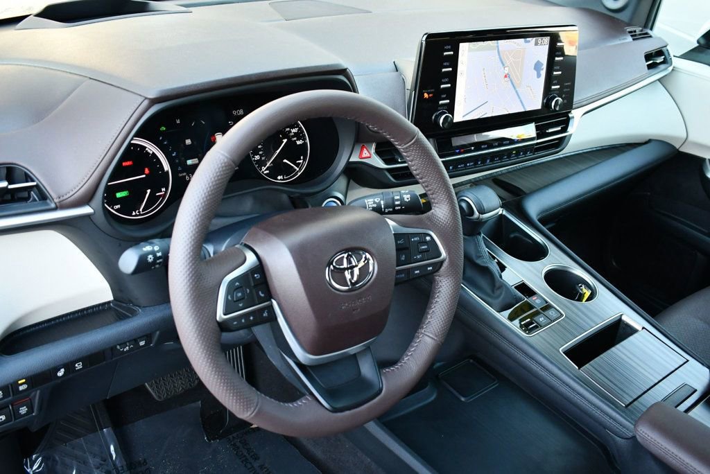 Used 2024 Toyota Sienna Platinum image 43