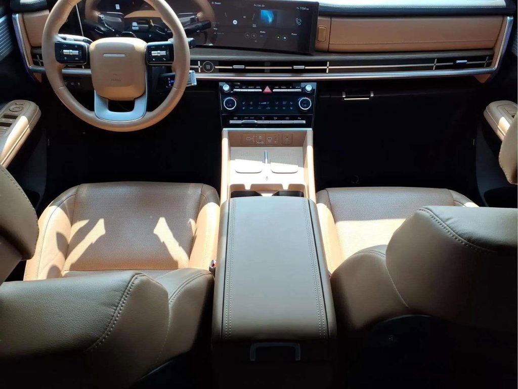 Used 2025 Hyundai Santa Fe Limited image 10