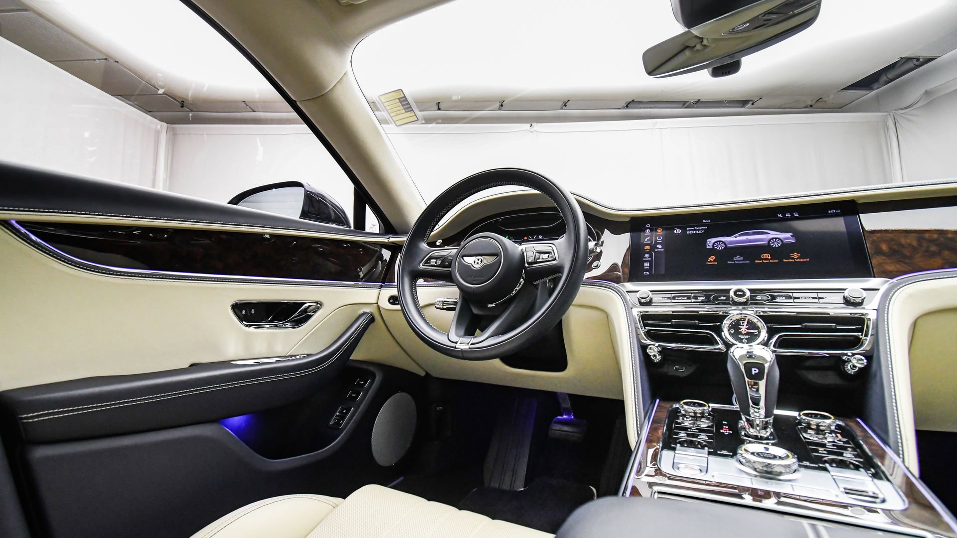 Certified 2024 Bentley Flying Spur Mulliner image 21