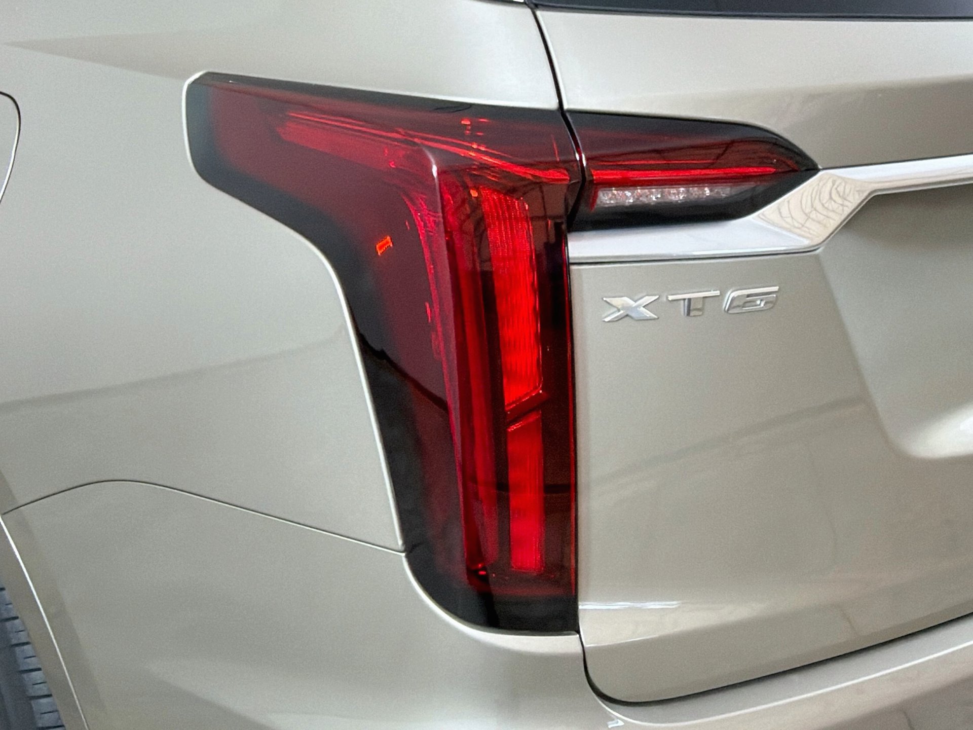 Used 2023 Cadillac XT6 Premium Luxury FWD image 12