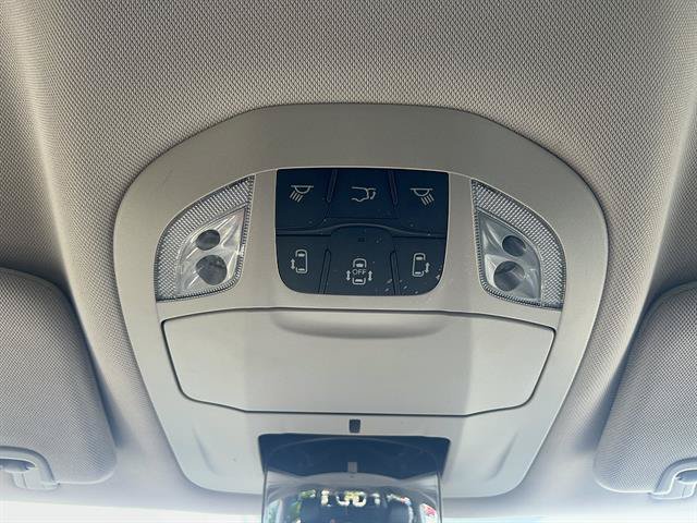 Used 2024 Chrysler Pacifica Touring-L FWD image 31