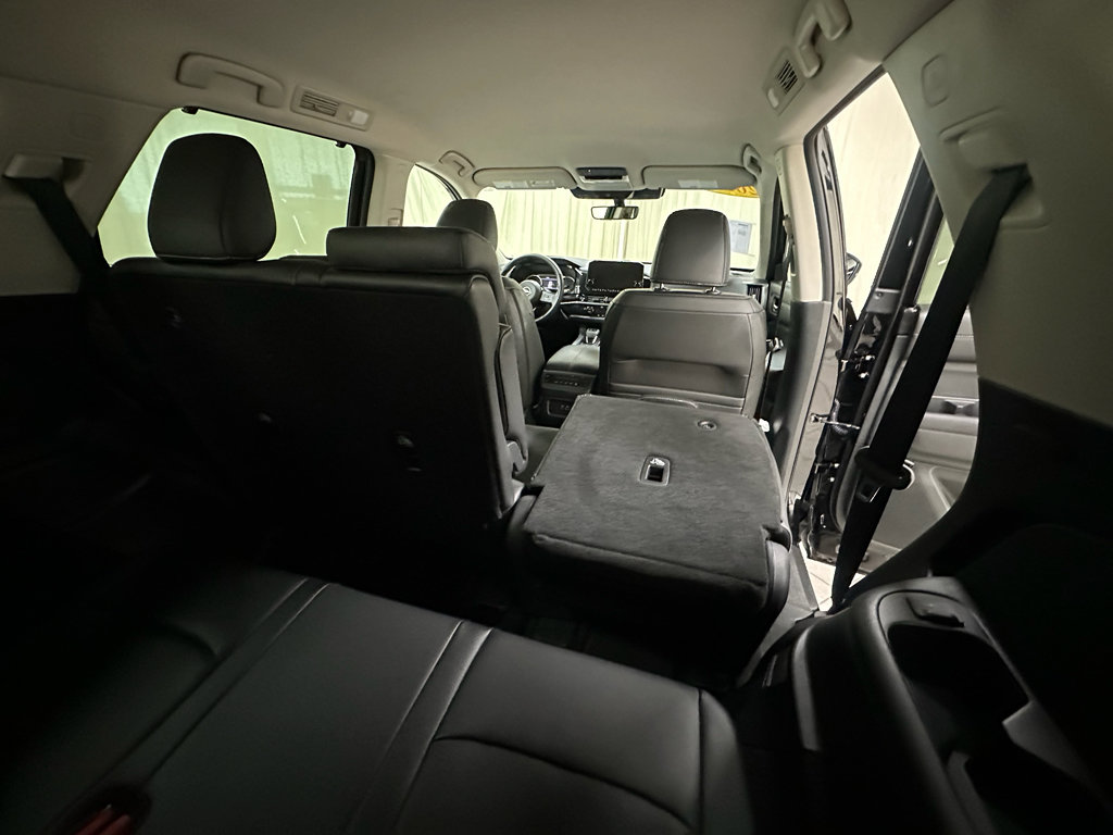 Used 2025 Nissan Pathfinder SL AWD/4WD image 21