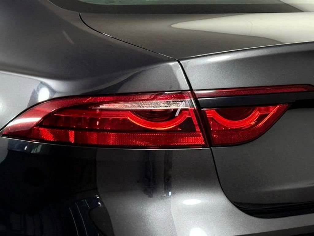 Certified 2024 Jaguar XF R-Dynamic SE AWD/4WD image 16