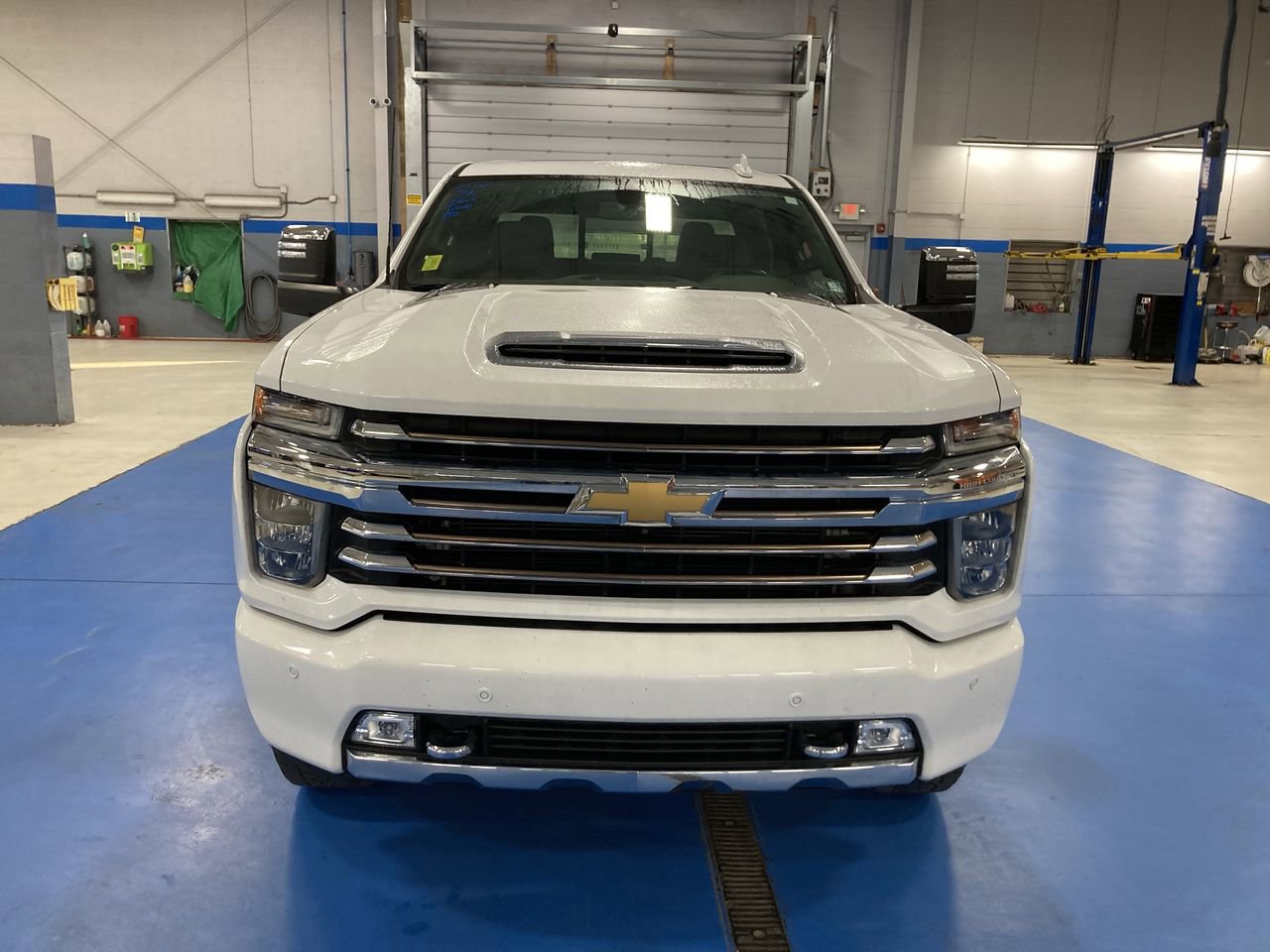 Used 2022 Chevrolet Silverado 3500 High Country AWD/4WD image 2