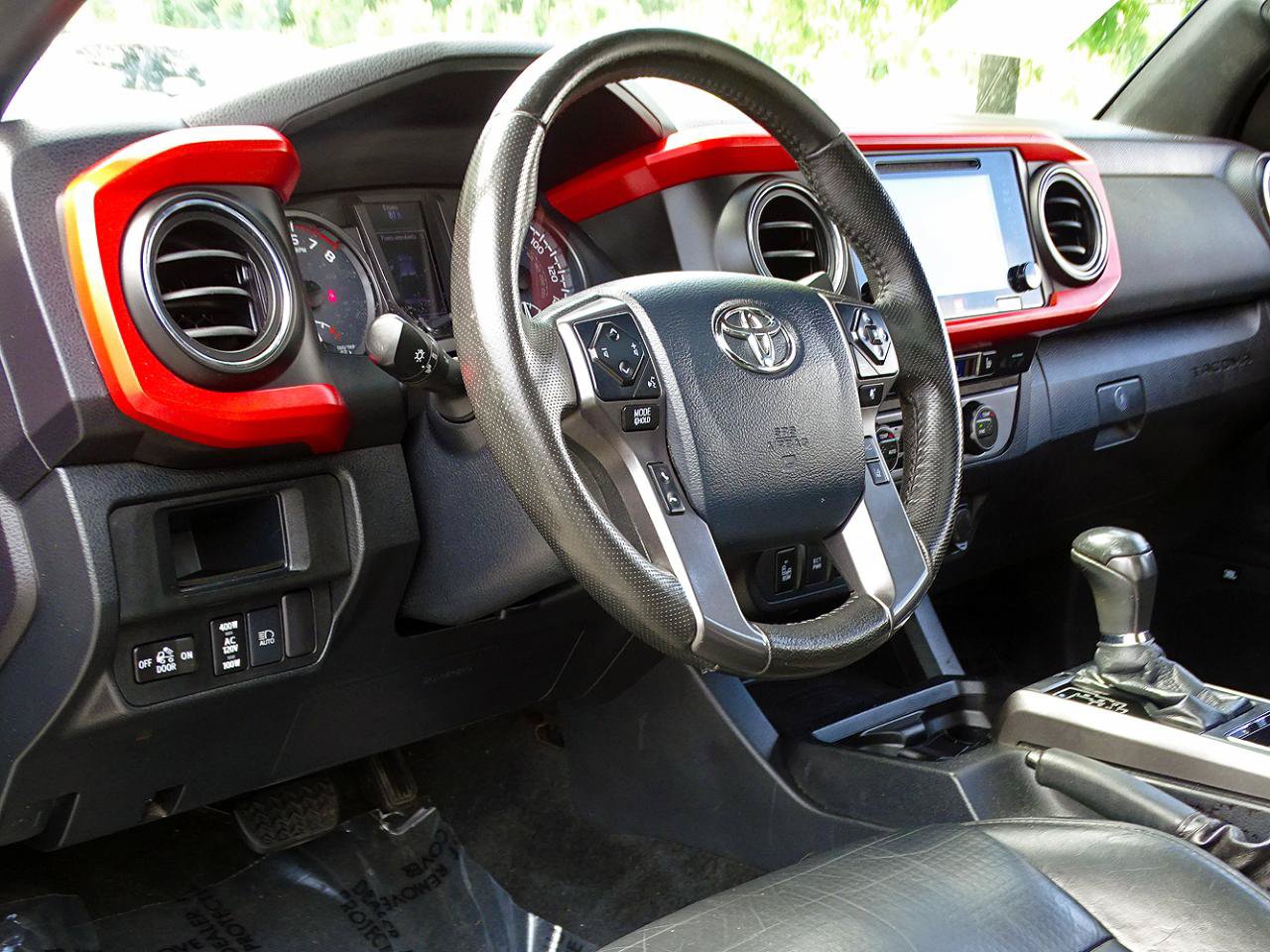 Used 2019 Toyota Tacoma TRD Off-Road AWD/4WD image 16