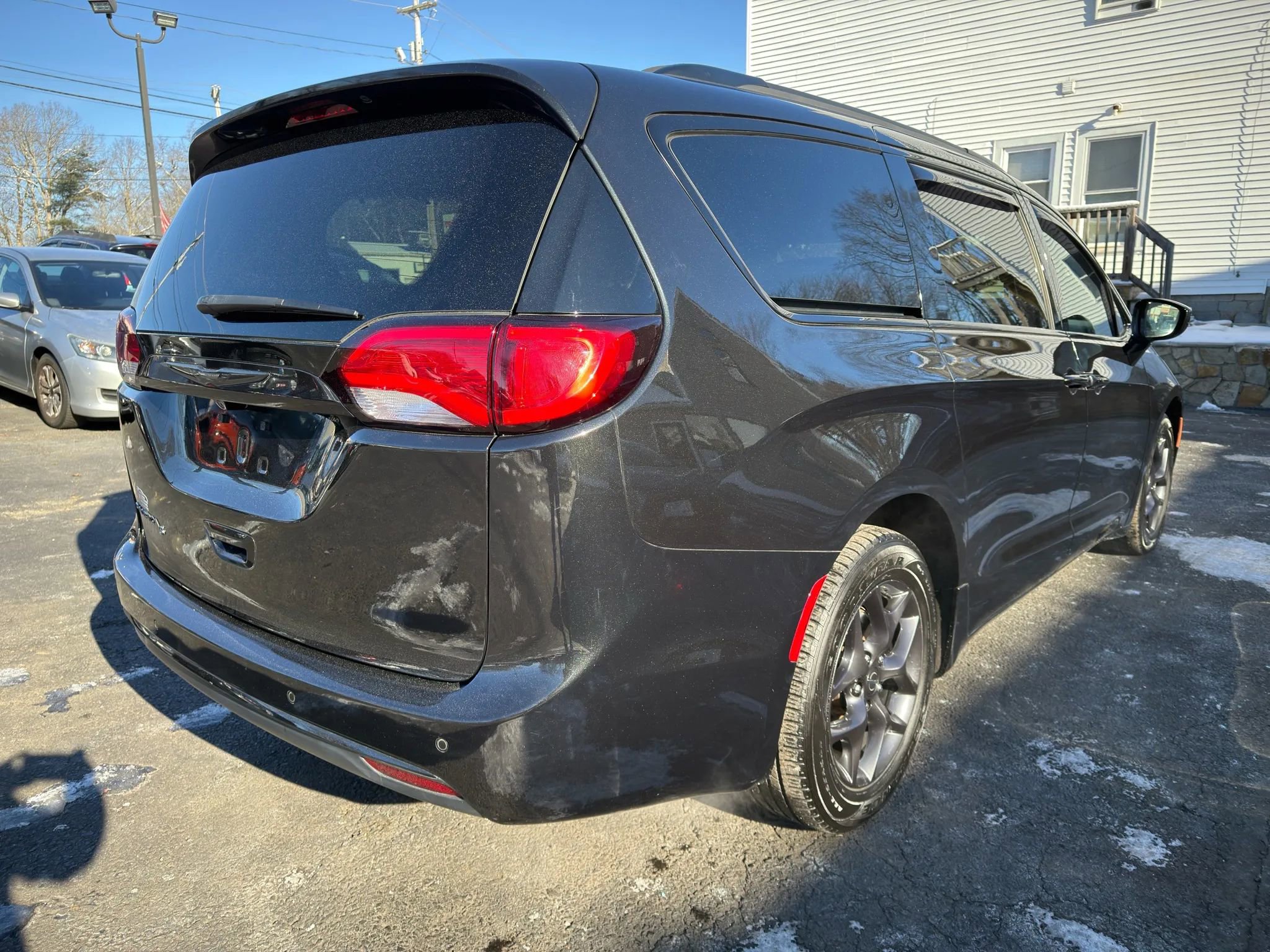 Used 2019 Chrysler Pacifica Touring-L w/ S Appearance Package image 7