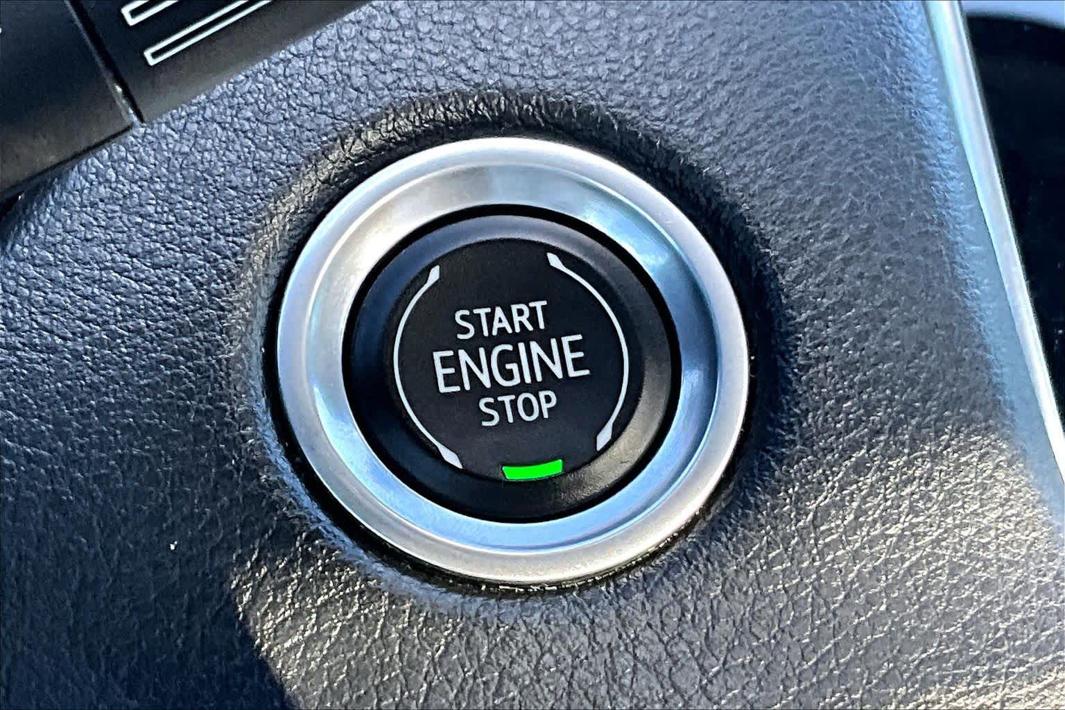 Used 2023 Cadillac XT4 Luxury w/ Cold Weather Package FWD image 61