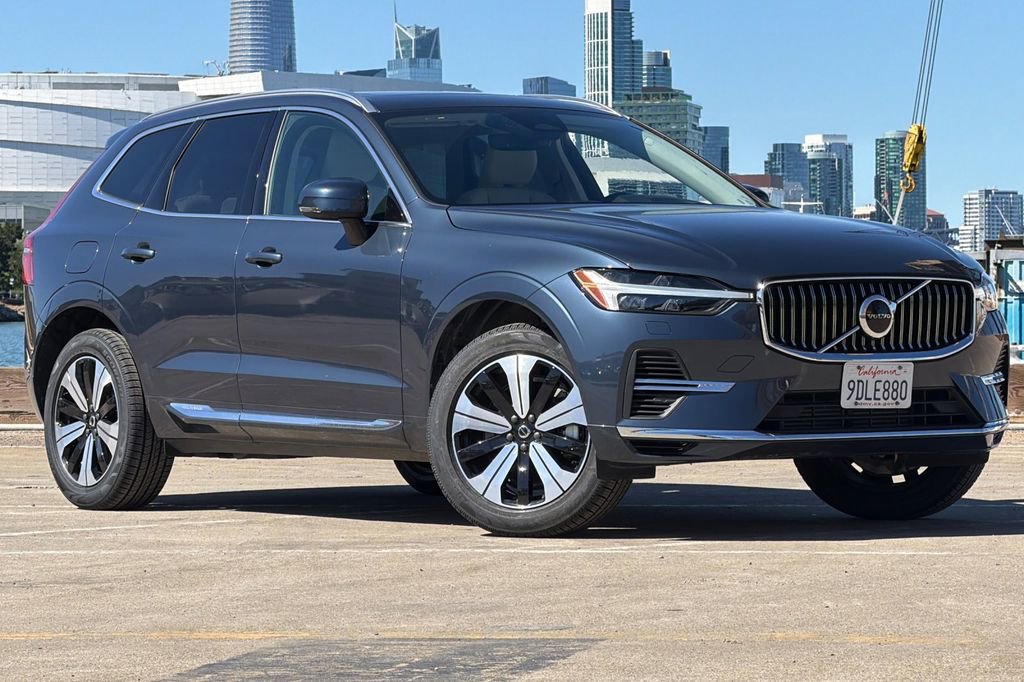 Certified 2023 Volvo XC60 T8 Core image 1