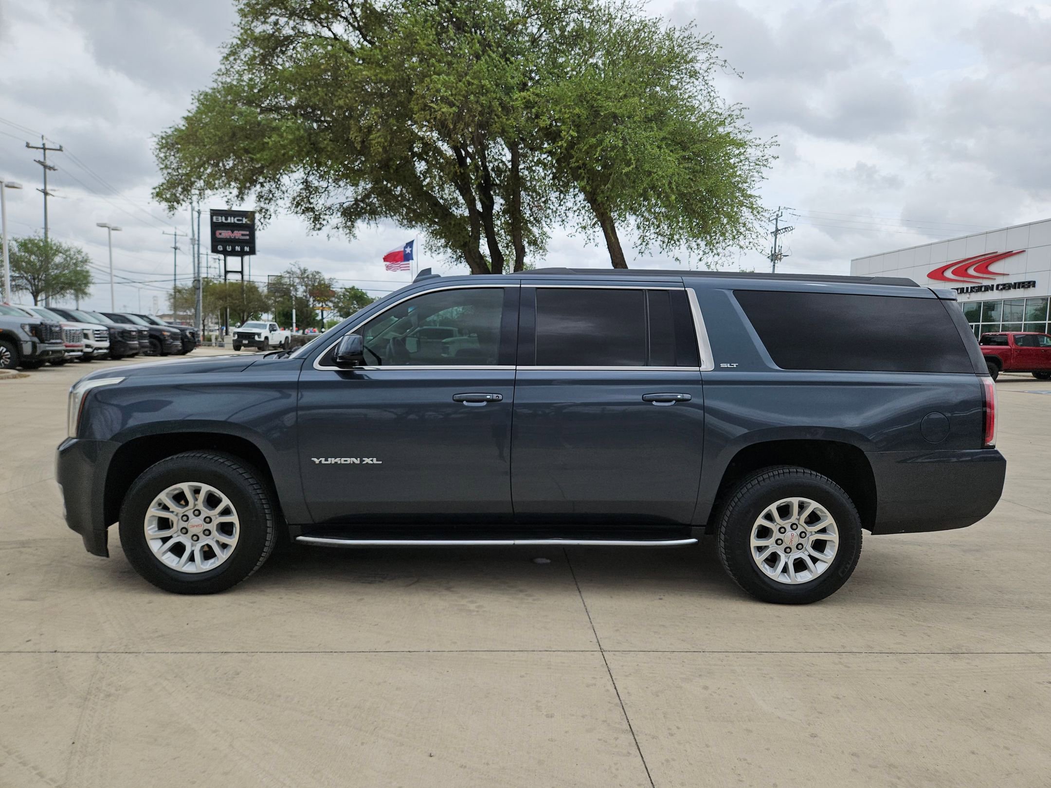Used 2019 GMC Yukon XL SLT w/ Open Road Package image 6