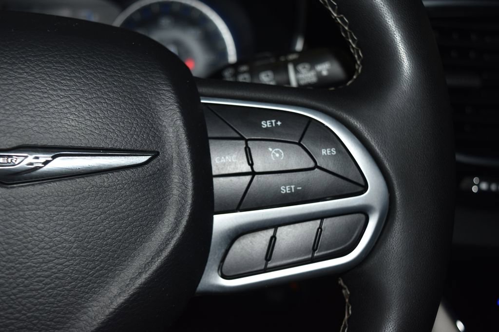Used 2023 Chrysler Voyager LX FWD image 9