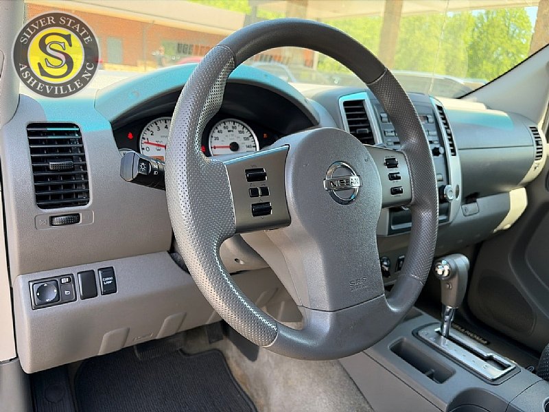 Used 2012 Nissan Frontier SV w/ Sport Appearance Pkg AWD/4WD image 19