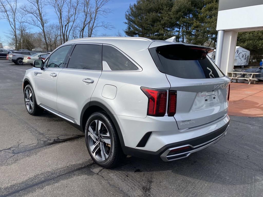 Used 2023 Kia Sorento EX image 3