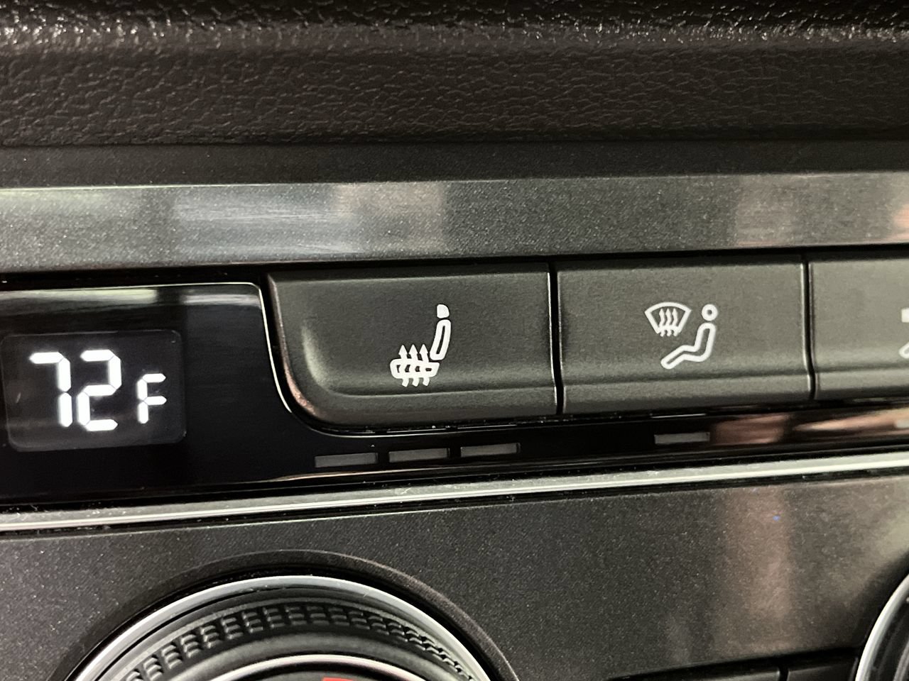 Used 2018 Volkswagen Tiguan SE w/ Panoramic Sunroof Package AWD/4WD image 23