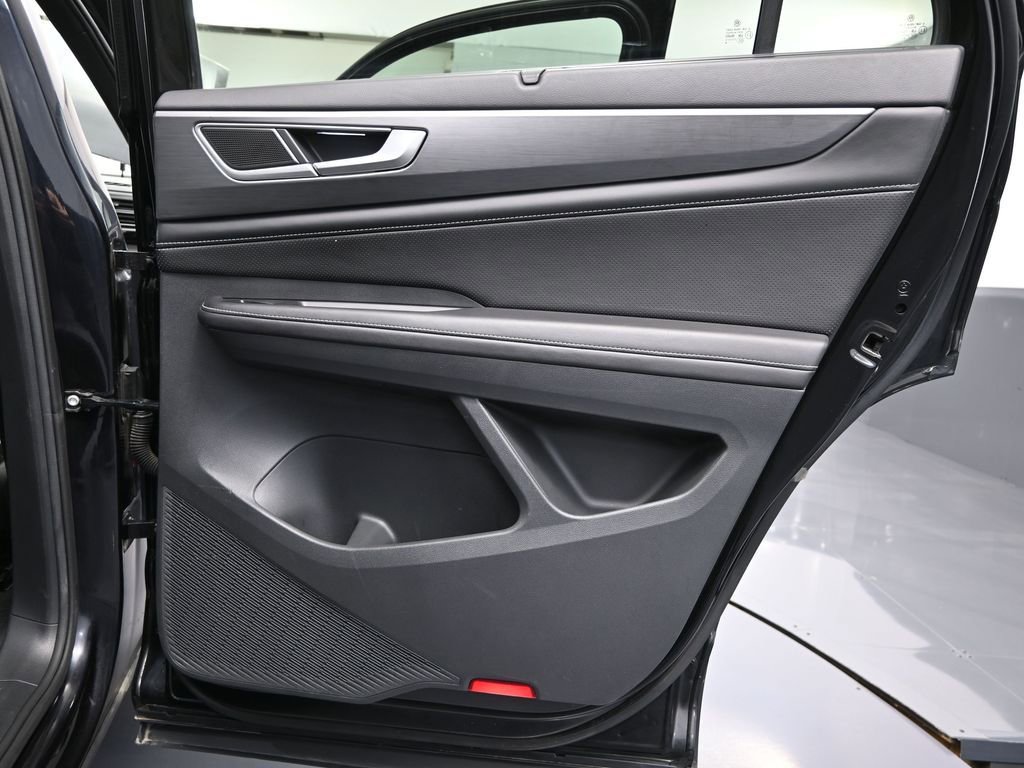 Used 2024 Volkswagen Atlas Cross Sport SE image 41