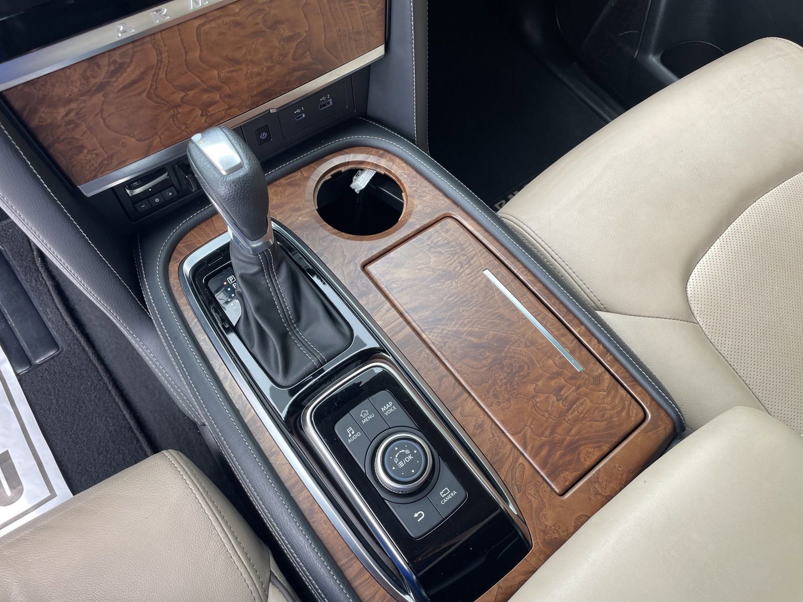 Used 2024 Nissan Armada SL w/ Captain's Chairs Package RWD image 18
