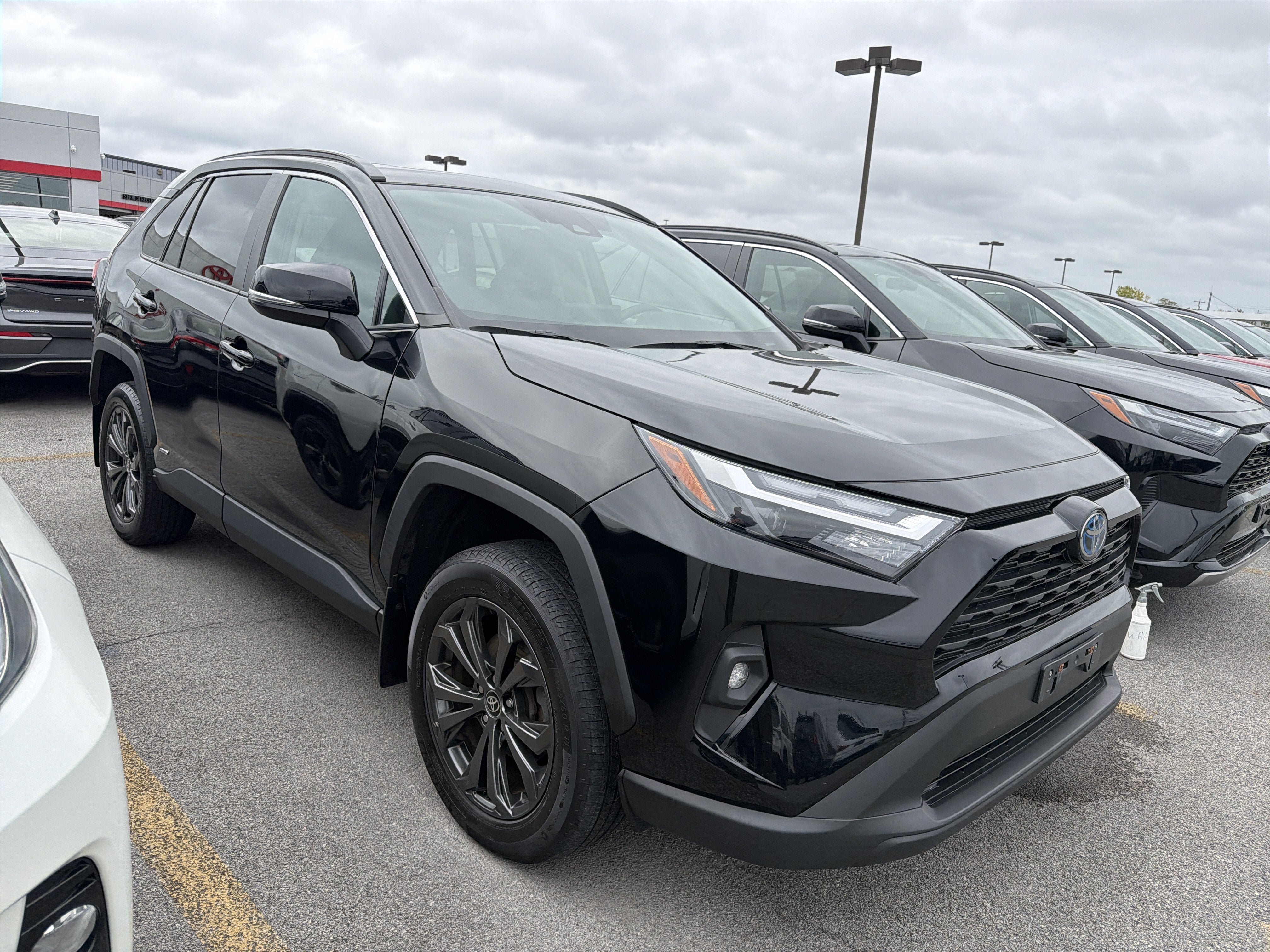 Used 2022 Toyota RAV4 XLE Premium AWD/4WD image 2