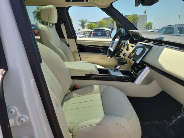 Used 2025 Land Rover Range Rover SE AWD/4WD image 17