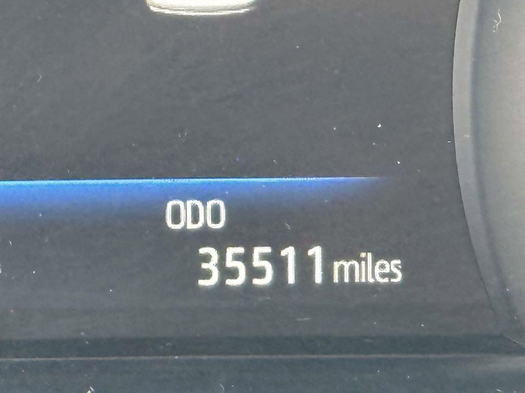 Used 2022 Toyota Venza XLE image 23