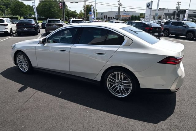 Used 2025 BMW 530i w/ Premium Package RWD image 15