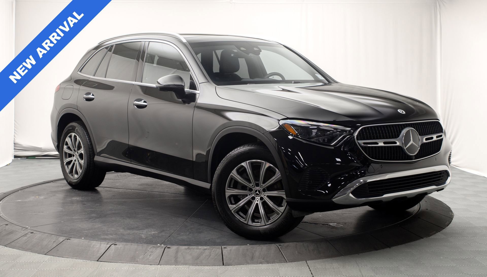 Used 2025 Mercedes-Benz GLC 300 4MATIC image 1