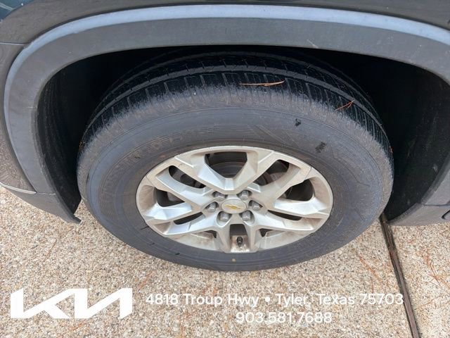Used 2018 Chevrolet Traverse LT FWD image 4
