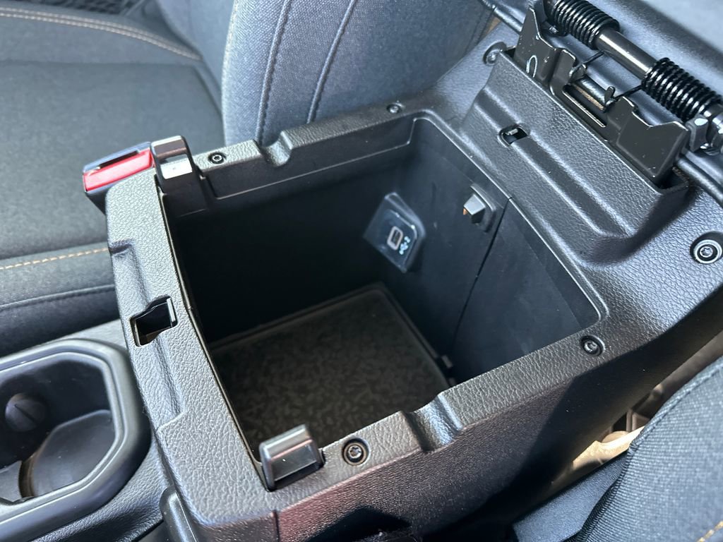Used 2024 Jeep Wrangler Sport S image 25